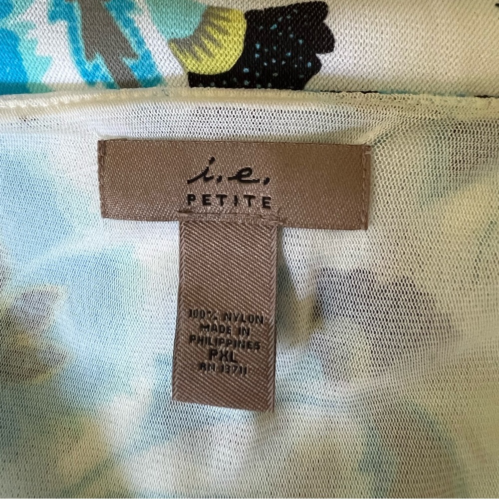 🔷I.E. PETITE: Women’s size PXL, multicolor floral v-neck 1/4 sleeve blouse🔷 - Picture 2 of 10